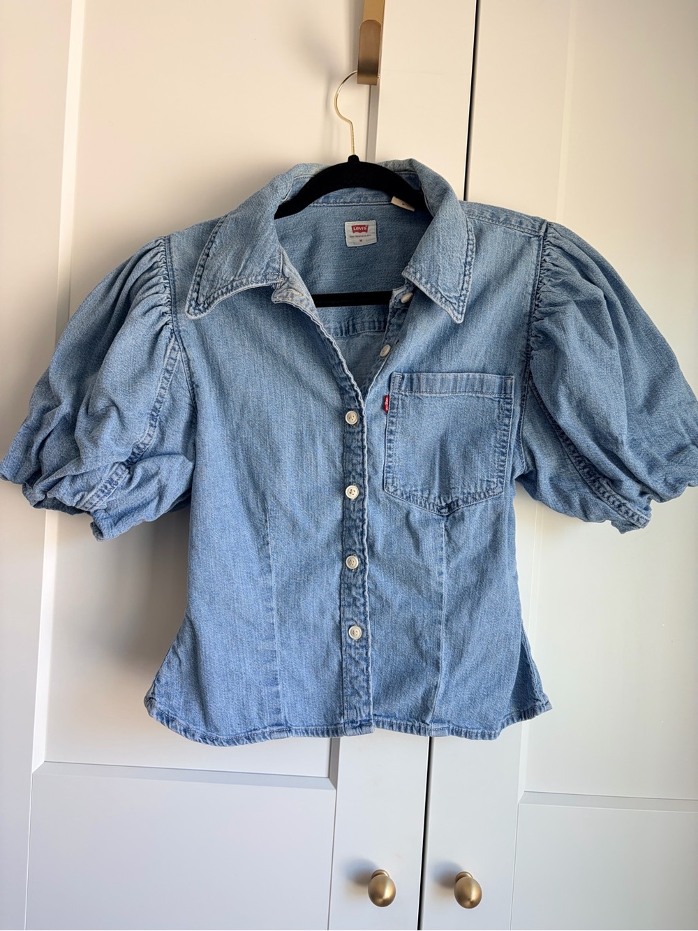 Levi's Women's Light Blue Denim Puff-Sleeve Button-Down Shirt | M - Picture 3 of 7